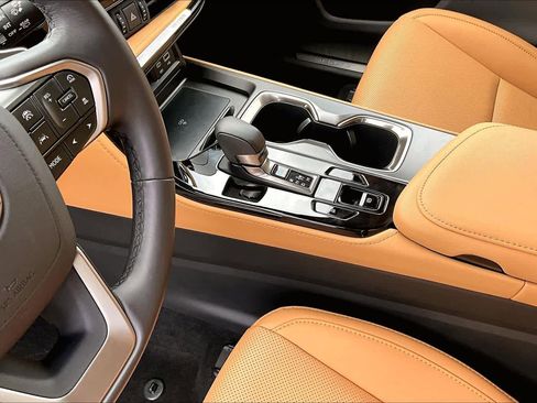 Used 2025 Lexus NX 250 FWD w/ Accessory Package (Z1) image 17