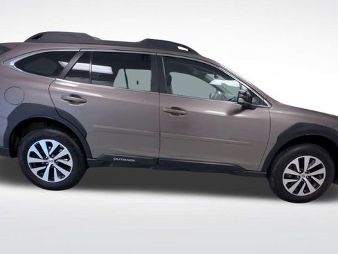 Used 2024 Subaru Outback Premium AWD/4WD image 9