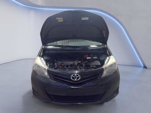 Used 2013 Toyota Yaris L image 8
