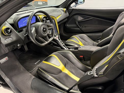 Used 2020 McLaren 720S Spider RWD image 9