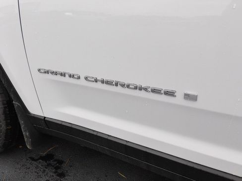 New 2025 Jeep Grand Cherokee Laredo X w/ Trailer Tow Package image 10