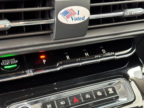 Used 2025 Lincoln Corsair FWD image 14