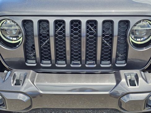 Used 2021 Jeep Gladiator Overland AWD/4WD image 3