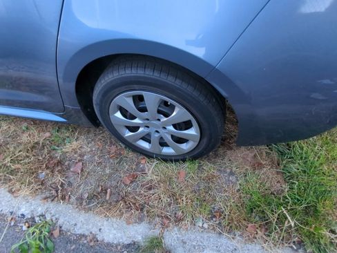 Used 2022 Toyota Corolla LE FWD image 5