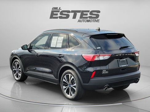 Used 2022 Ford Escape SE w/ SE Sport Appearance Package FWD image 2