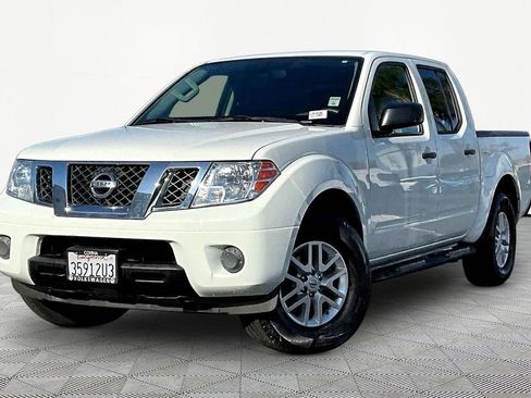 Used 2019 Nissan Frontier SV image 3