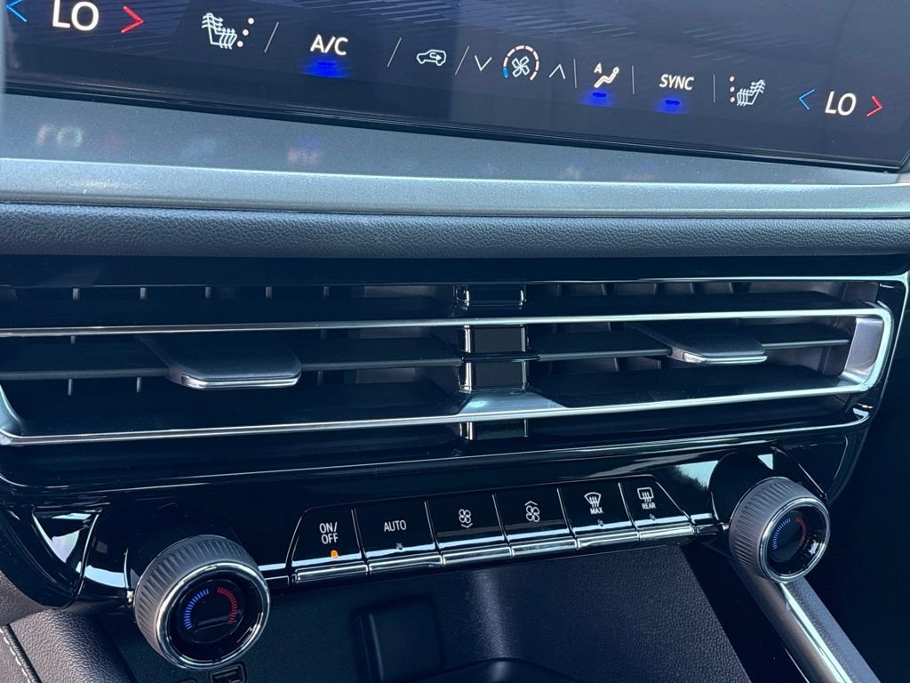 New 2027 Chevrolet Traverse LT FWD image 14