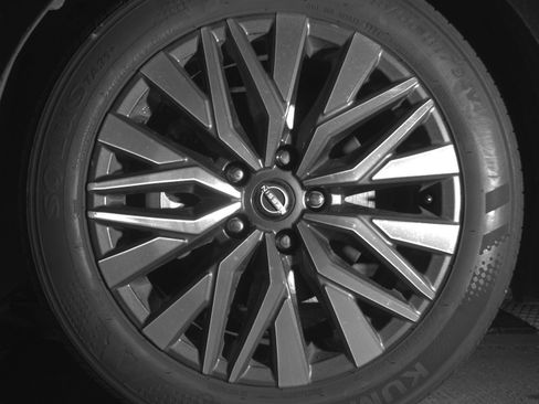 Used 2025 Nissan Altima 2.5 SV FWD image 12