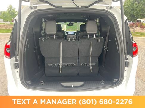 New 2027 Chrysler Pacifica Select AWD/4WD image 22