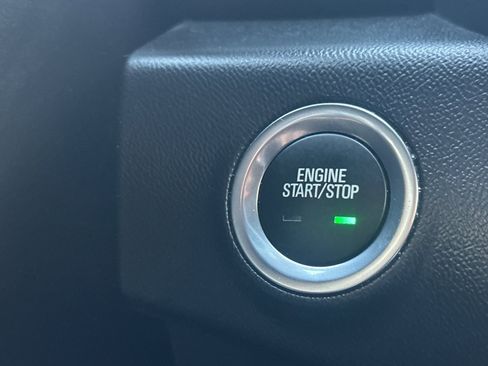 Used 2024 GMC Terrain SLE w/ Elevation Edition image 29