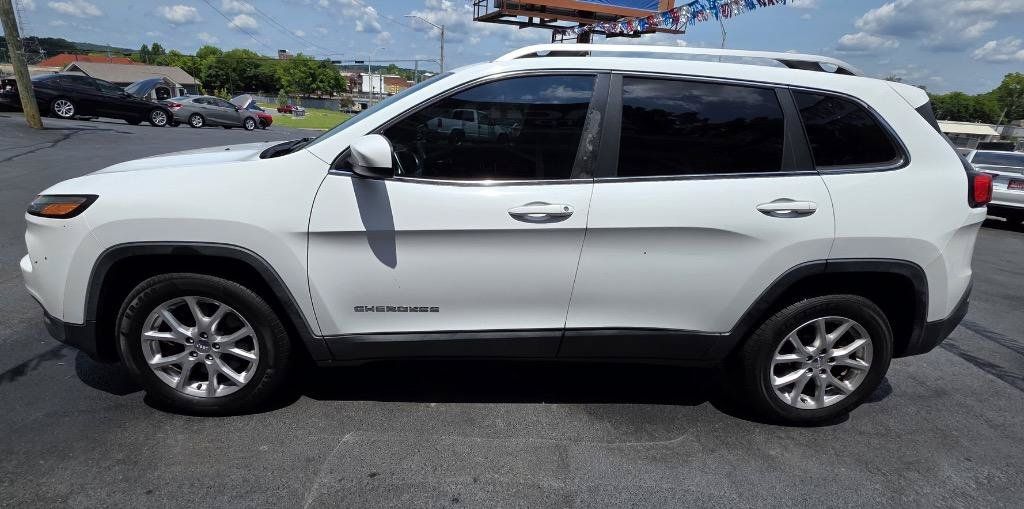 Used 2014 Jeep Cherokee Latitude FWD image 2