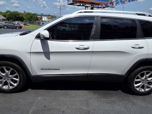 Used 2014 Jeep Cherokee Latitude FWD image 2