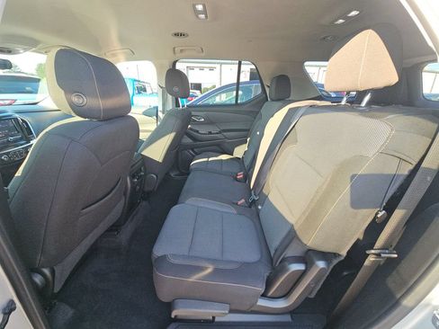 Used 2021 Chevrolet Traverse LS FWD image 4