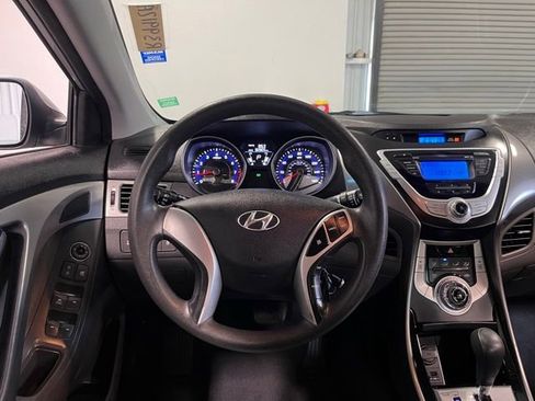 Used 2012 Hyundai Elantra GLS FWD image 21