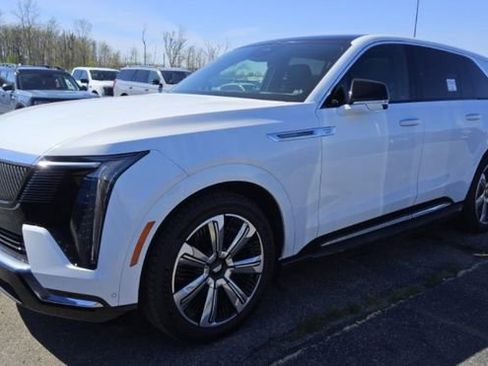 Used 2025 Cadillac Escalade IQ Luxury 2 w/ LPO, Premium Carpet Package AWD/4WD image 6