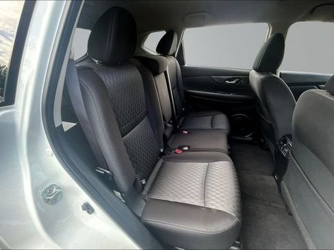 Used 2020 Nissan Rogue SV FWD image 25