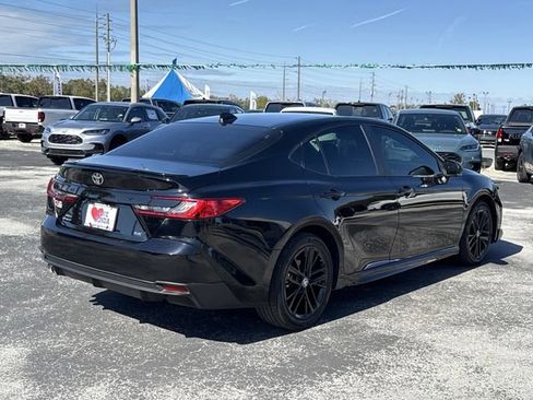 Used 2025 Toyota Camry SE w/ Convenience Package image 7