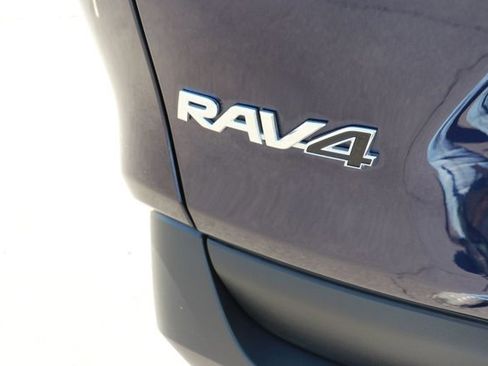 Used 2025 Toyota RAV4 XLE w/ Convenience Package image 5