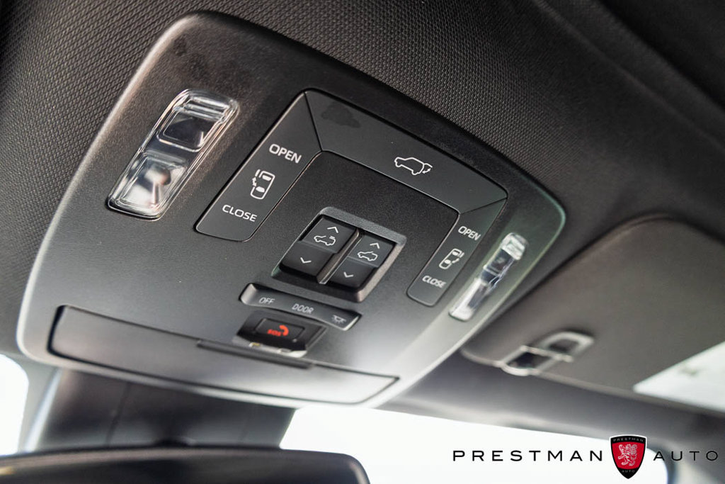 Used 2025 Toyota Sienna XSE FWD image 12