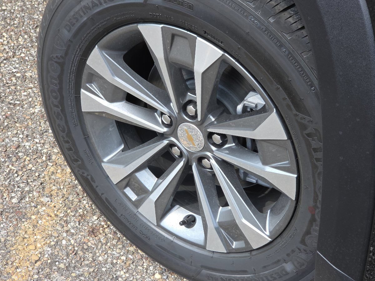 New 2027 Chevrolet Equinox LT w/ Convenience Package II FWD image 13