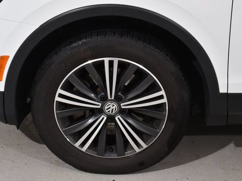 Used 2018 Volkswagen Tiguan SE w/ 18" Alloy Wheels Package AWD/4WD image 24