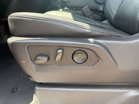 Used 2025 GMC Sierra 1500 SLT AWD/4WD image 7