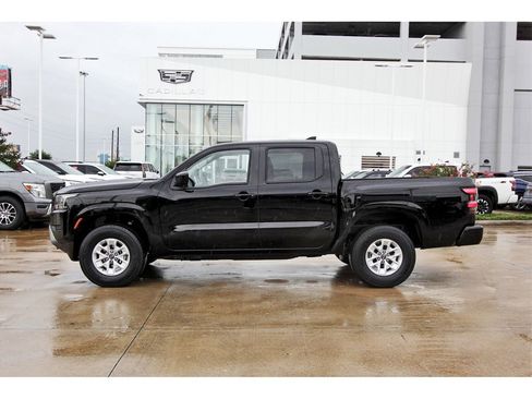 Certified 2024 Nissan Frontier SV image 3