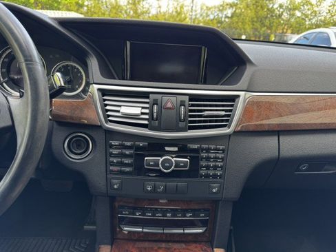 Used 2013 Mercedes-Benz E 350 4MATIC Sedan image 32