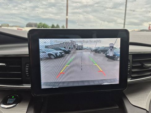 Used 2020 Ford Explorer XLT w/ Equipment Group 202A AWD/4WD image 26