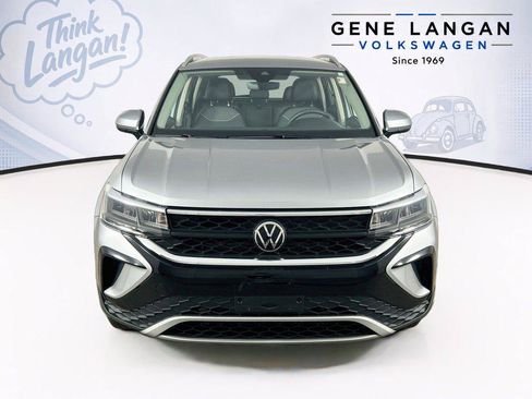 Certified 2024 Volkswagen Taos SE AWD/4WD image 2