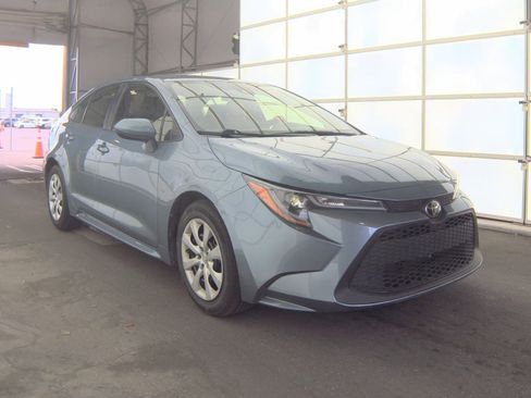 Used 2022 Toyota Corolla LE FWD image 2