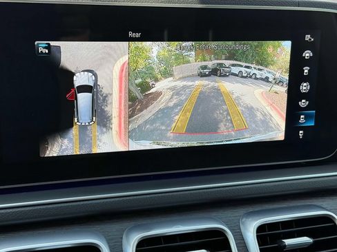 Used 2023 Mercedes-Benz GLS 580 4MATIC image 7