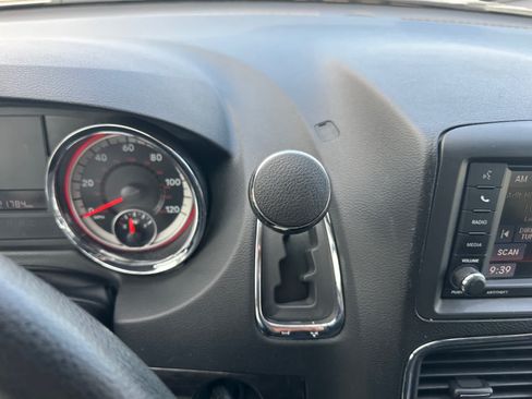 Used 2019 Dodge Grand Caravan SE w/ UConnect Hands-Free Group FWD image 25