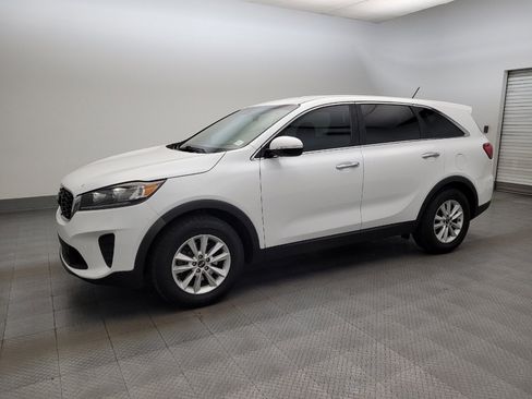 Used 2020 Kia Sorento LX FWD image 2
