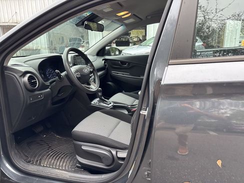 Used 2021 Hyundai Kona SE w/ Winter Weather Package image 8