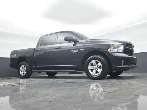 Used 2018 RAM 1500 Express AWD/4WD image 44