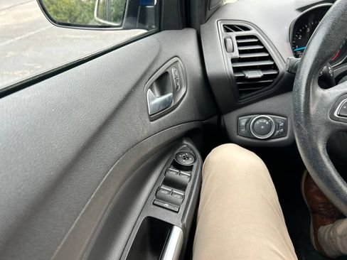 Used 2019 Ford Escape SEL AWD/4WD image 9