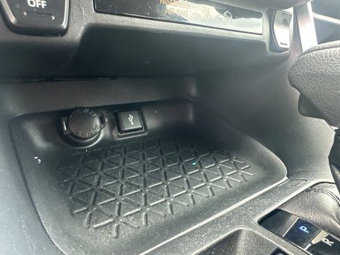 Used 2020 Toyota RAV4 LE AWD/4WD image 21