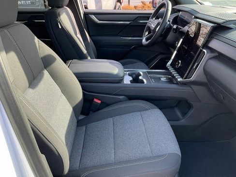 New 2025 GMC Acadia Elevation image 18