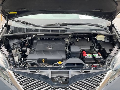 Used 2015 Toyota Sienna SE FWD image 51