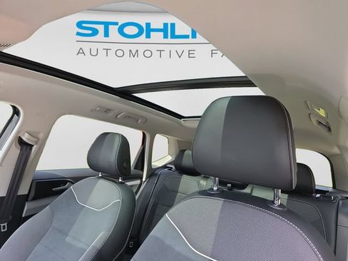 Certified 2023 Volkswagen Taos SE w/ Panoramic Sunroof Package FWD image 12