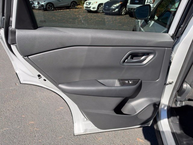Used 2025 Nissan Rogue S AWD/4WD image 15