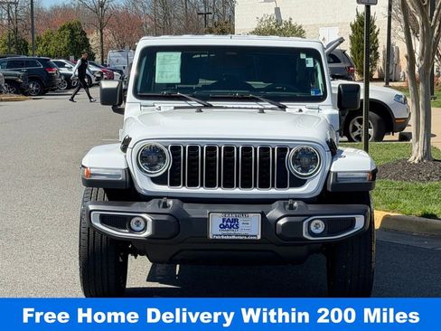 Used 2025 Jeep Wrangler Unlimited Sahara image 3