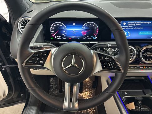 Used 2025 Mercedes-Benz GLA 250 4MATIC image 19