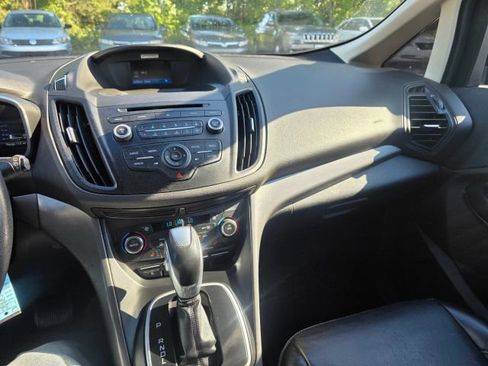 Used 2017 Ford C-MAX Energi SE w/ Equipment Group 402A FWD image 16