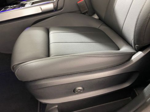 New 2025 Mercedes-Benz GLB 250 4MATIC image 12