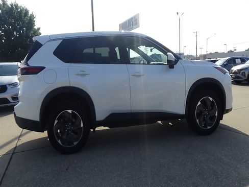 Used 2025 Nissan Rogue SV AWD/4WD image 5