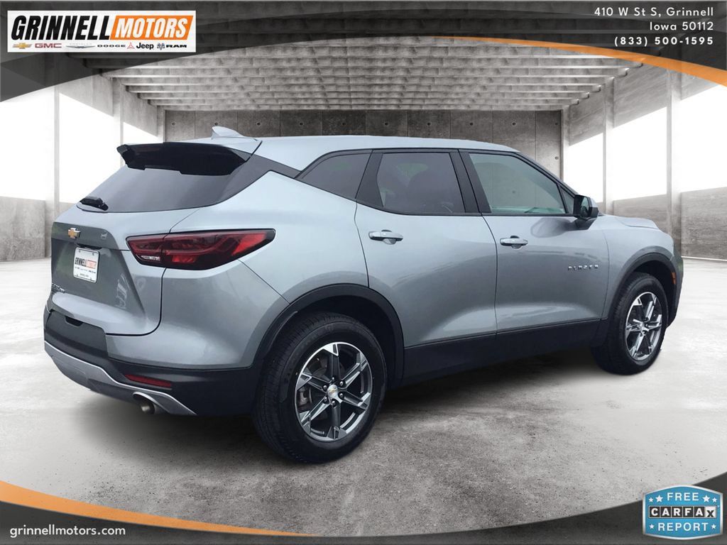 Used 2025 Chevrolet Blazer LT AWD/4WD image 5
