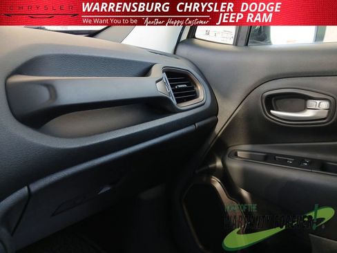 Used 2023 Jeep Renegade Latitude AWD/4WD image 26