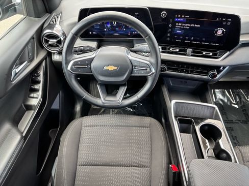 Used 2025 Chevrolet Equinox LT FWD image 13